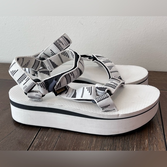 Teva White Platform Sandals Womens size 7 - Picture 7 of 9